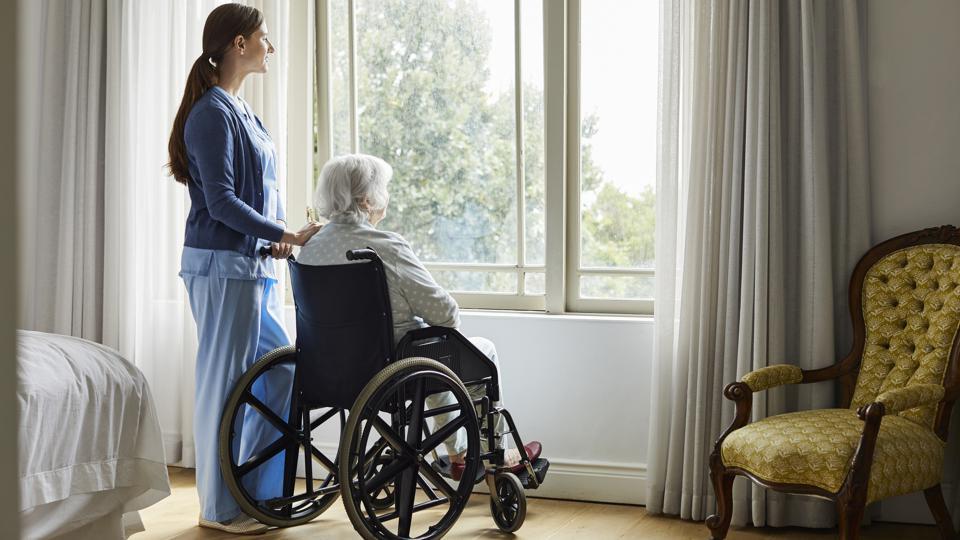 The Benefits of Hiring a Home Care Worker